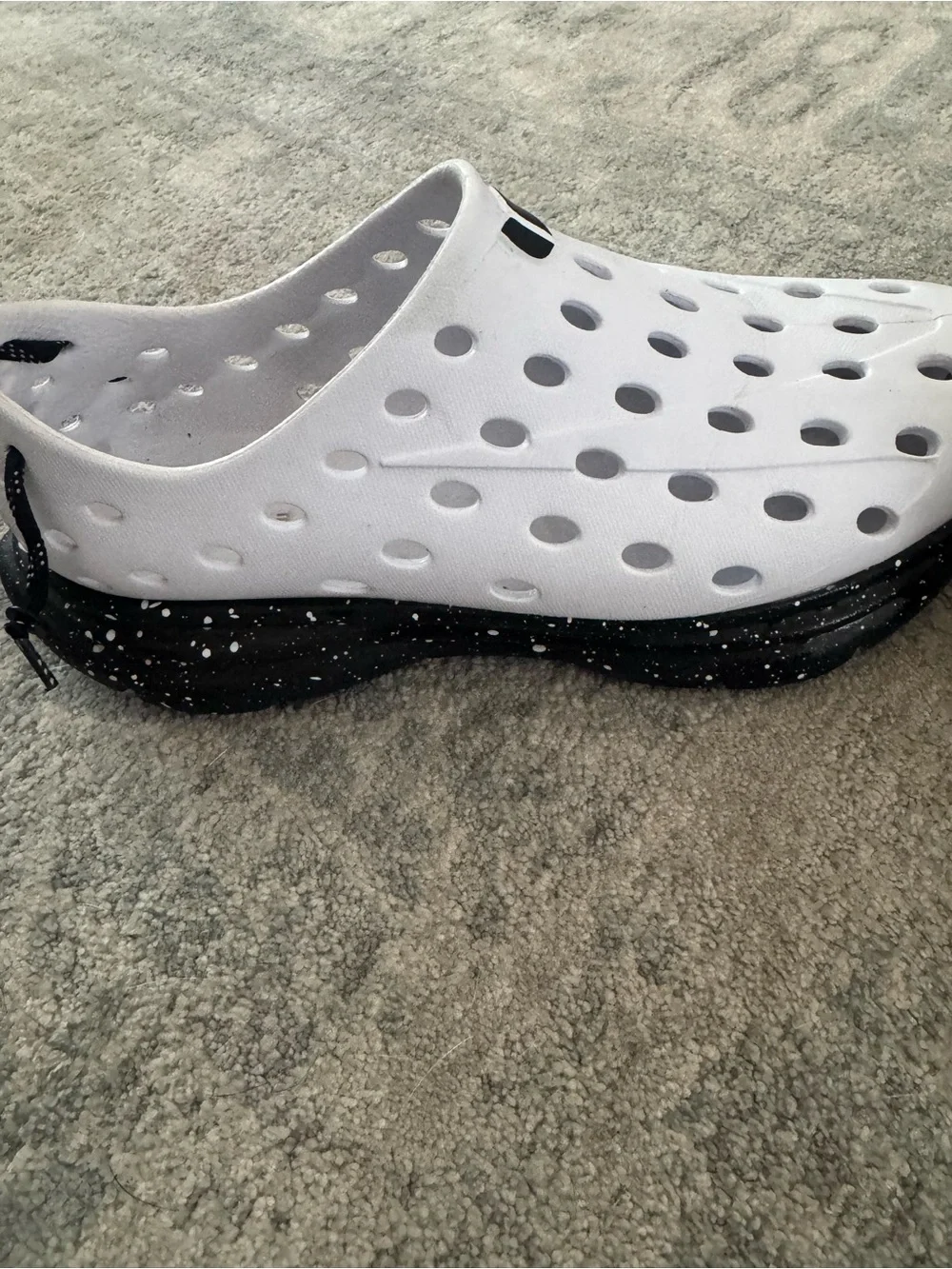 Men/Women Athletic Slip-On Shoes in White and Black